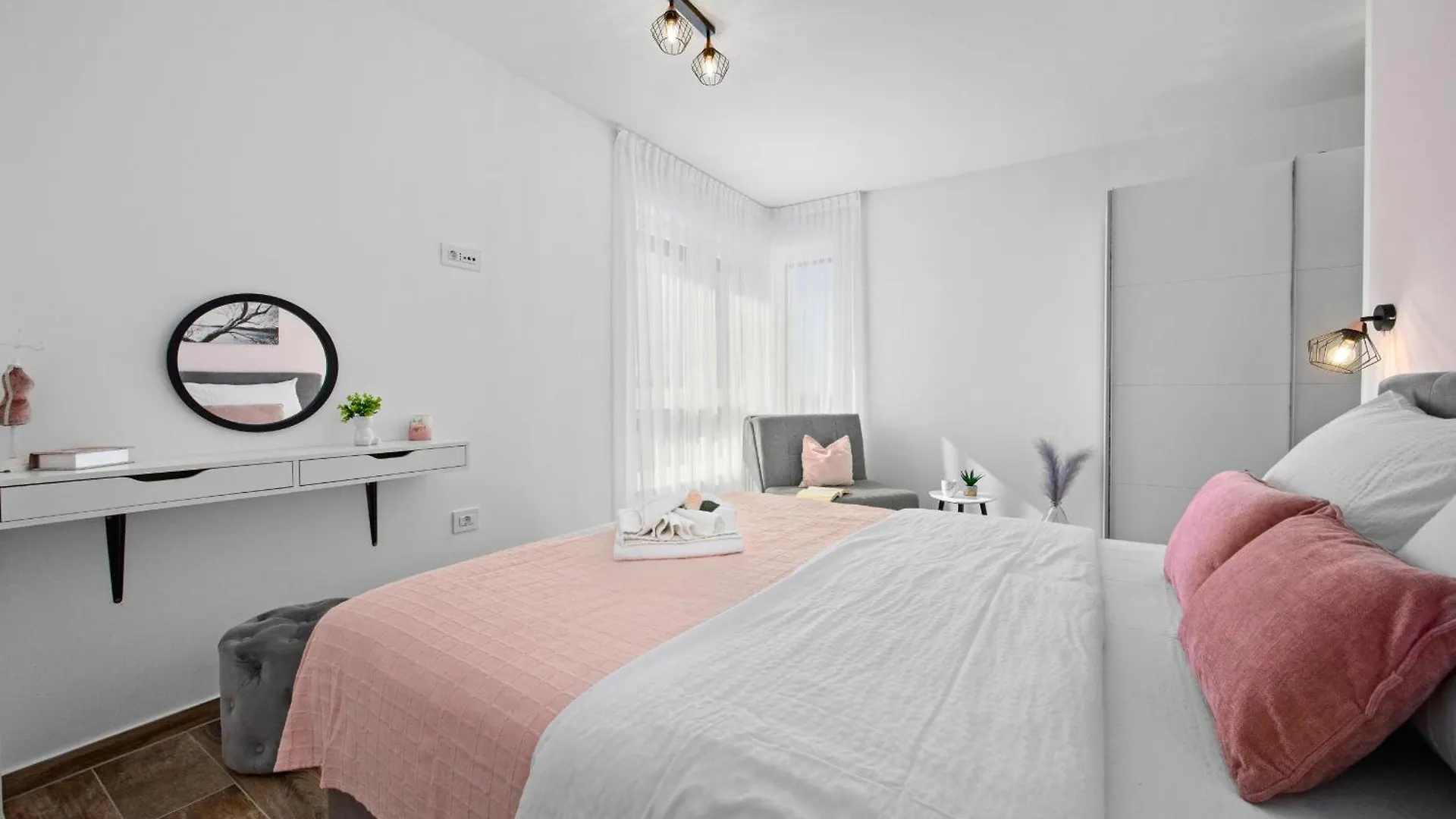 Villa Lu Near Fazana For 7 People With Private Pool, Kids Playground & Sea View Galižana