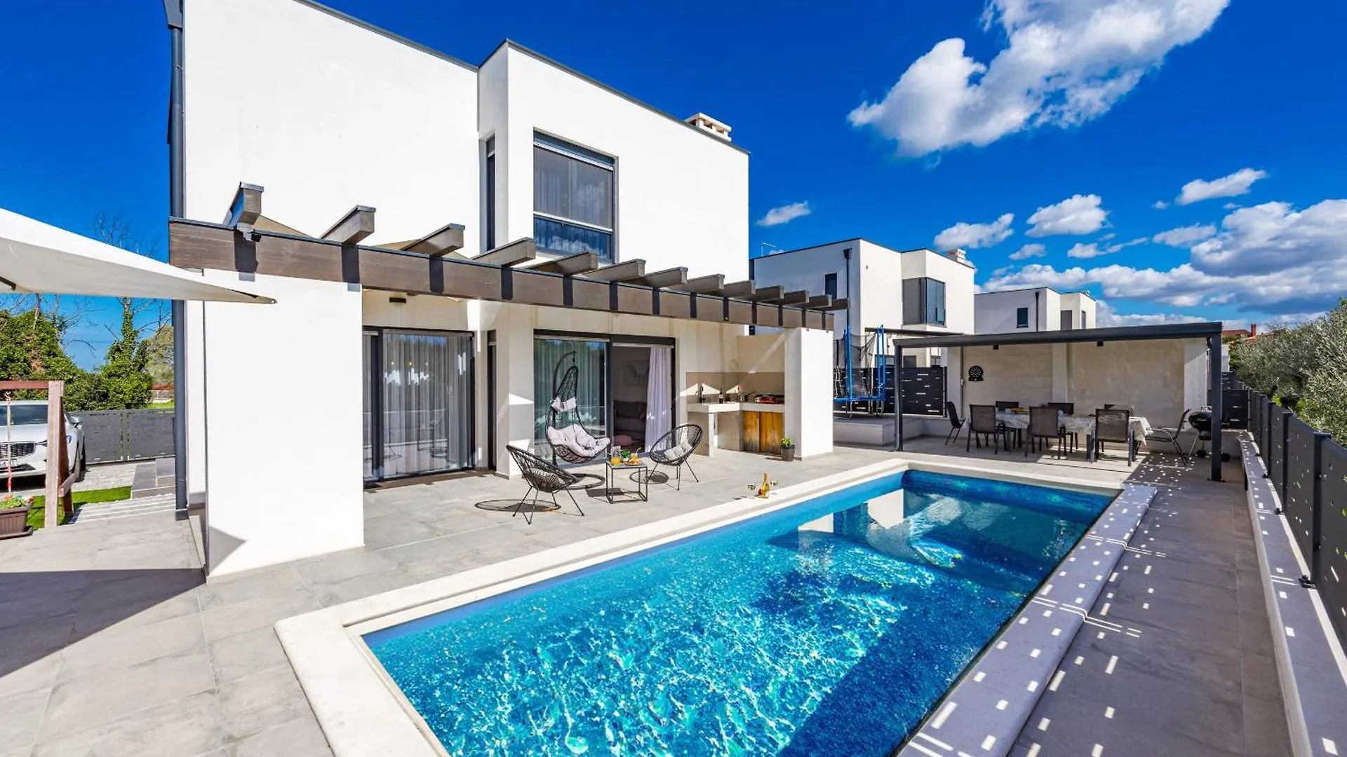 Villa Lu Near Fazana For 7 People With Private Pool, Kids Playground & Sea View Galižana