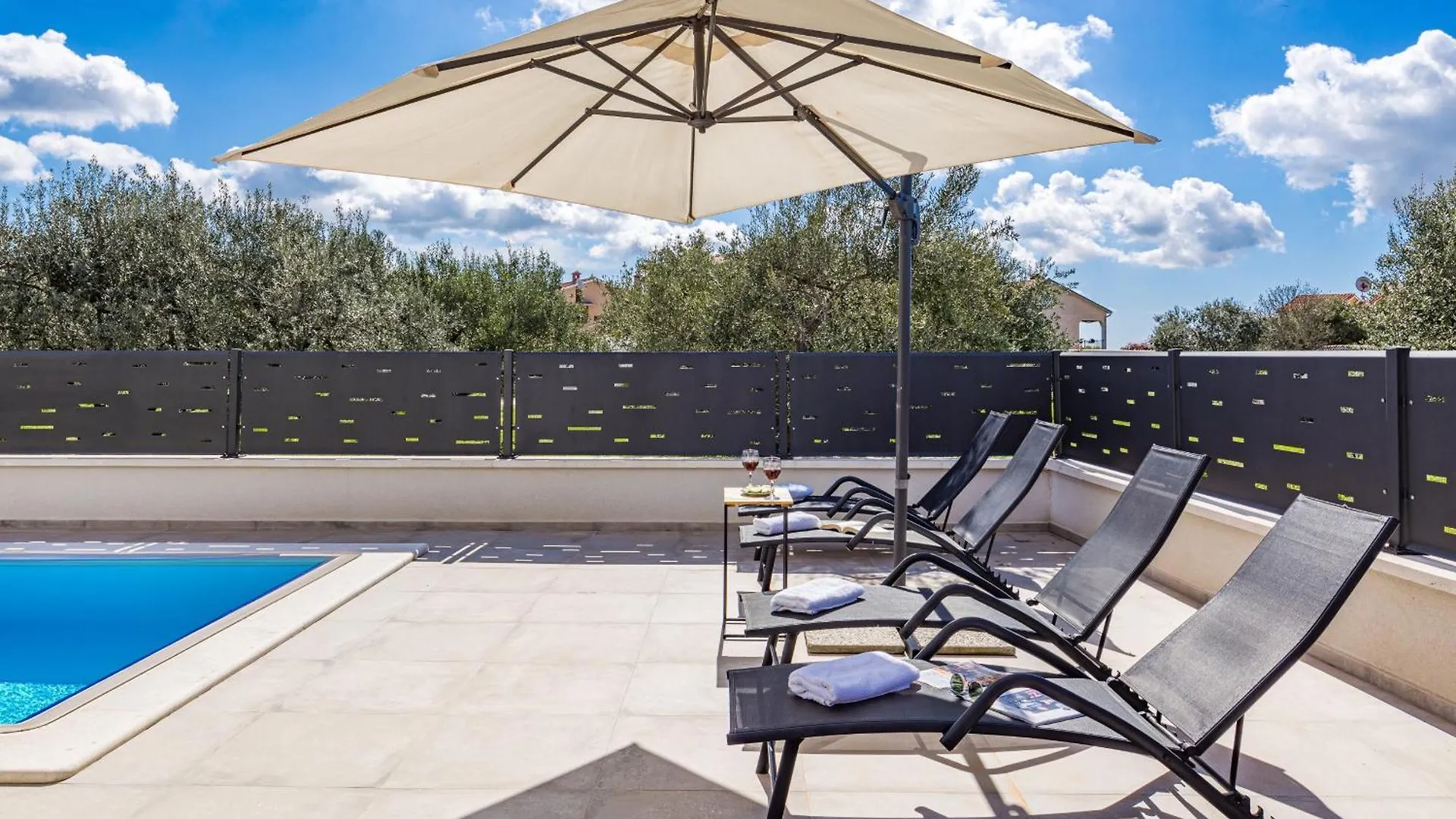Villa Lu Near Fazana For 7 People With Private Pool, Kids Playground & Sea View Galižana 0*,
